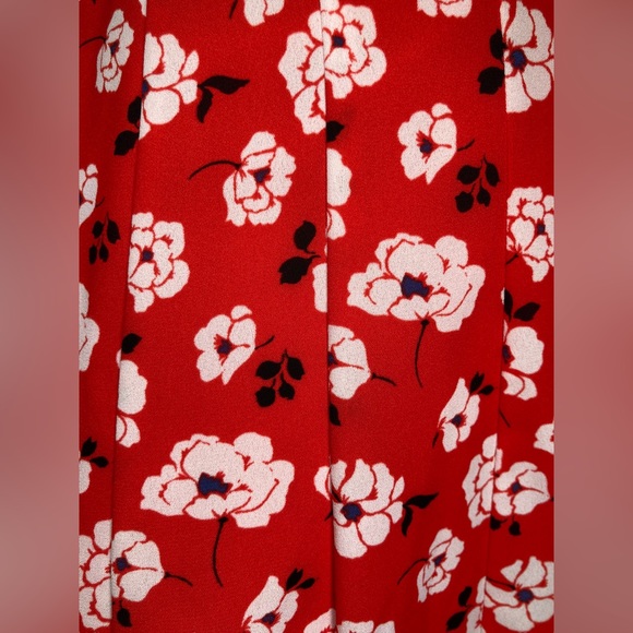 KARL LAGERFELD PARIS Red & White Floral Accordion Pleated Front Maxi Skirt, 12 - Picture 13 of 13